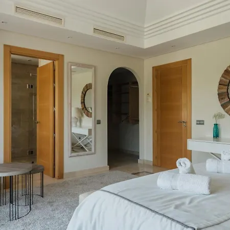 Villa Tranquila - Elegant Luxury With Private Pool, Gym, Stunning Outdoor Space Spcrm5587